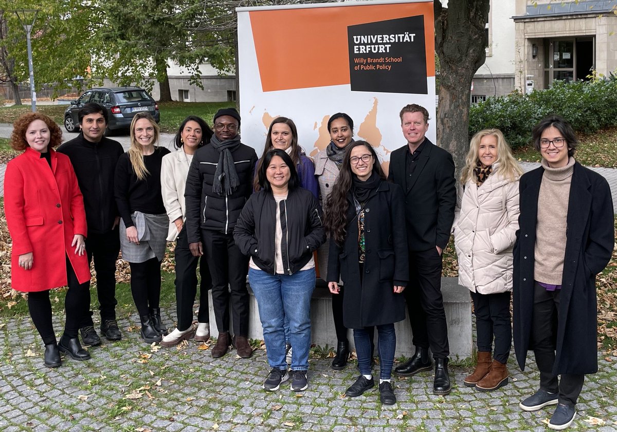 The #EIPCC graduate center on policymaking in contested contexts went for their annual 2-day retreat.  On the agenda: successful conferencing, getting published and navigating academia. 🔥🎓🔥