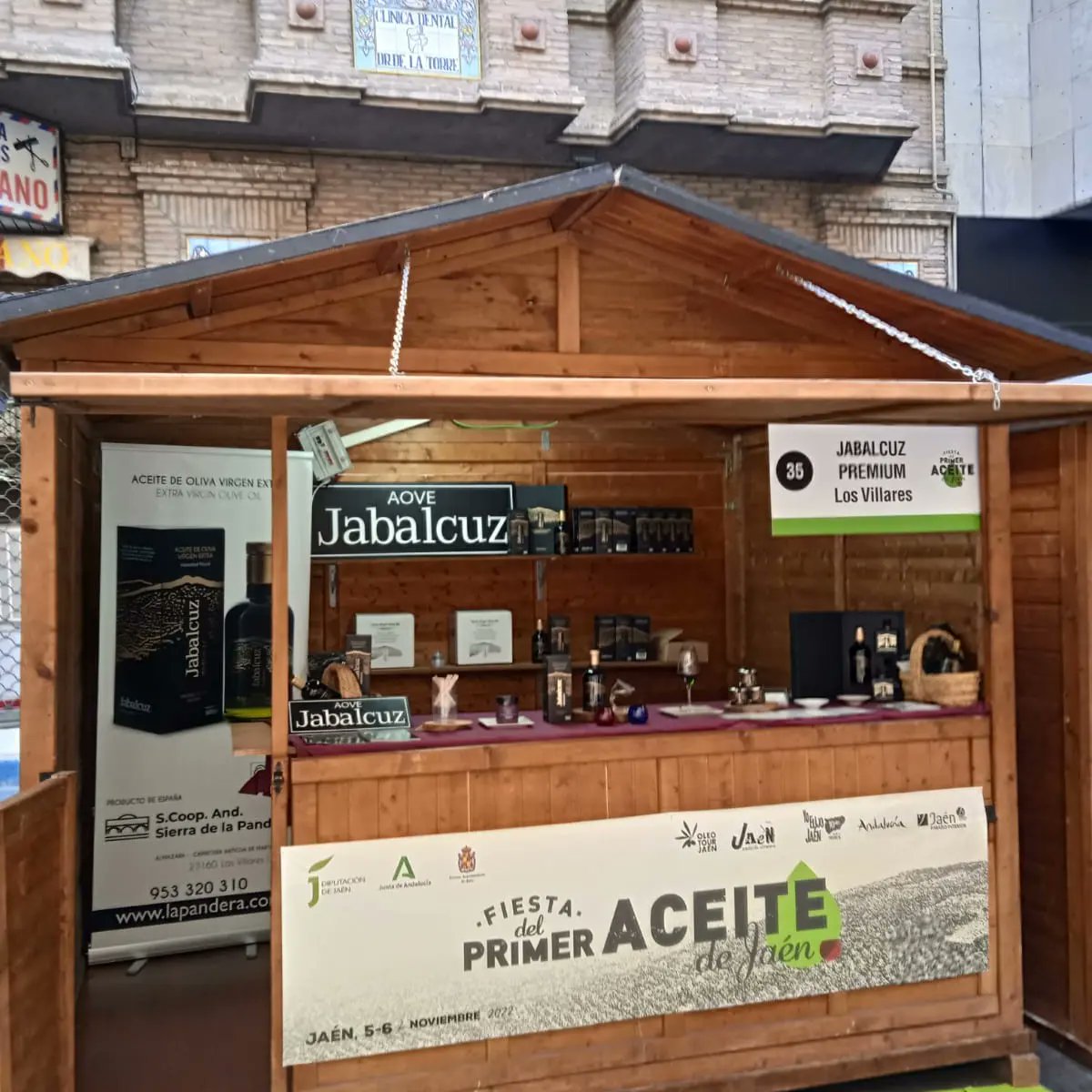 ℹ️ Te esperamos en la Caseta 35, en la 🎉 Fiesta del Primer Aceite de Jaén. 

🫵Hoy sábado hasta las 9 de la noche y mañana domingo hasta las 3 de la tarde.

Podrás 👀 ver, 👃oler y 🥖 degustar nuestro 🫒 AOVE JABALCUZ Premium, y también 🛒 comprarlo!