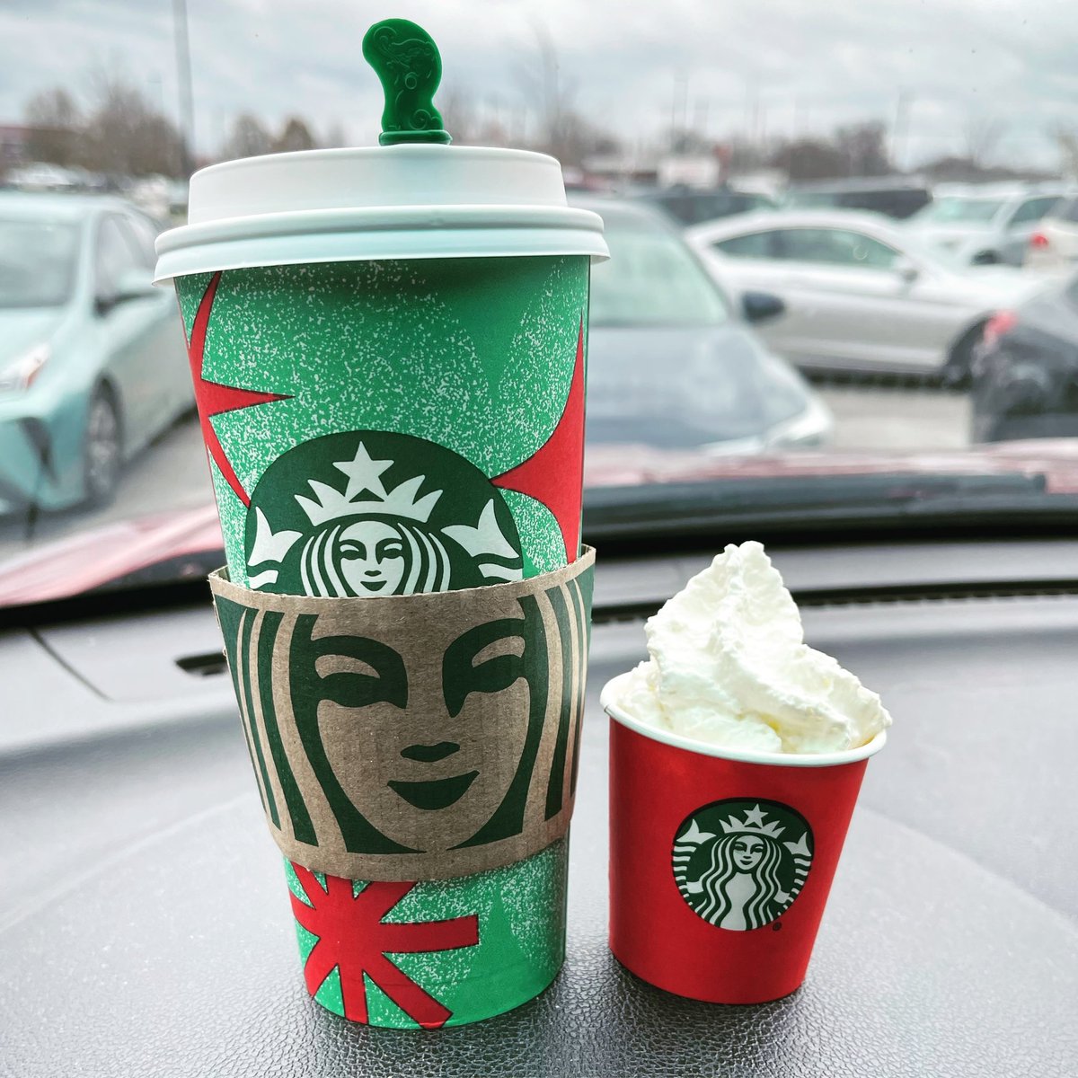 Cookiebaker219's tweet photo. Saturday holiday Starbucks for the pup and me 🦮 https://t.co/xGSN5aQuX0
