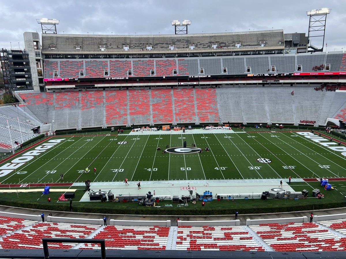 Good Morning , It’s Saturday In Athens.
3 Hours and 30 Minutes before kick. 
Who you got in this #1 vs #3 Matchup
#Vols vs #GoDawgs #BCS #ESPN #GameDay #WSBTVsports