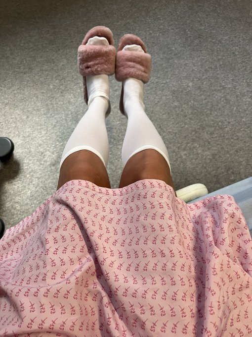 I&rsquo;m currently recovering at Guys hospital in London after lung surgery I&rsquo;m in an excruciating amount<a href="/tag/blonde"class="tags"><span>#blonde</span></a><a href="/tag/milf"class="tags"><span>#milf</span></a><a href="/tag/ofgirls"class="tags"><span>#ofgirls</span></a>