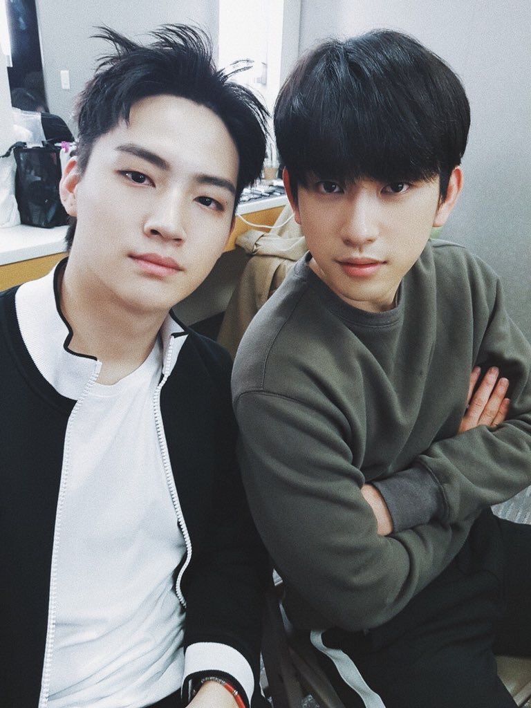 Kiiimeea's tweet photo. thread of jjp’s viral videos on twitter : https://t.co/1MKStRgaoT