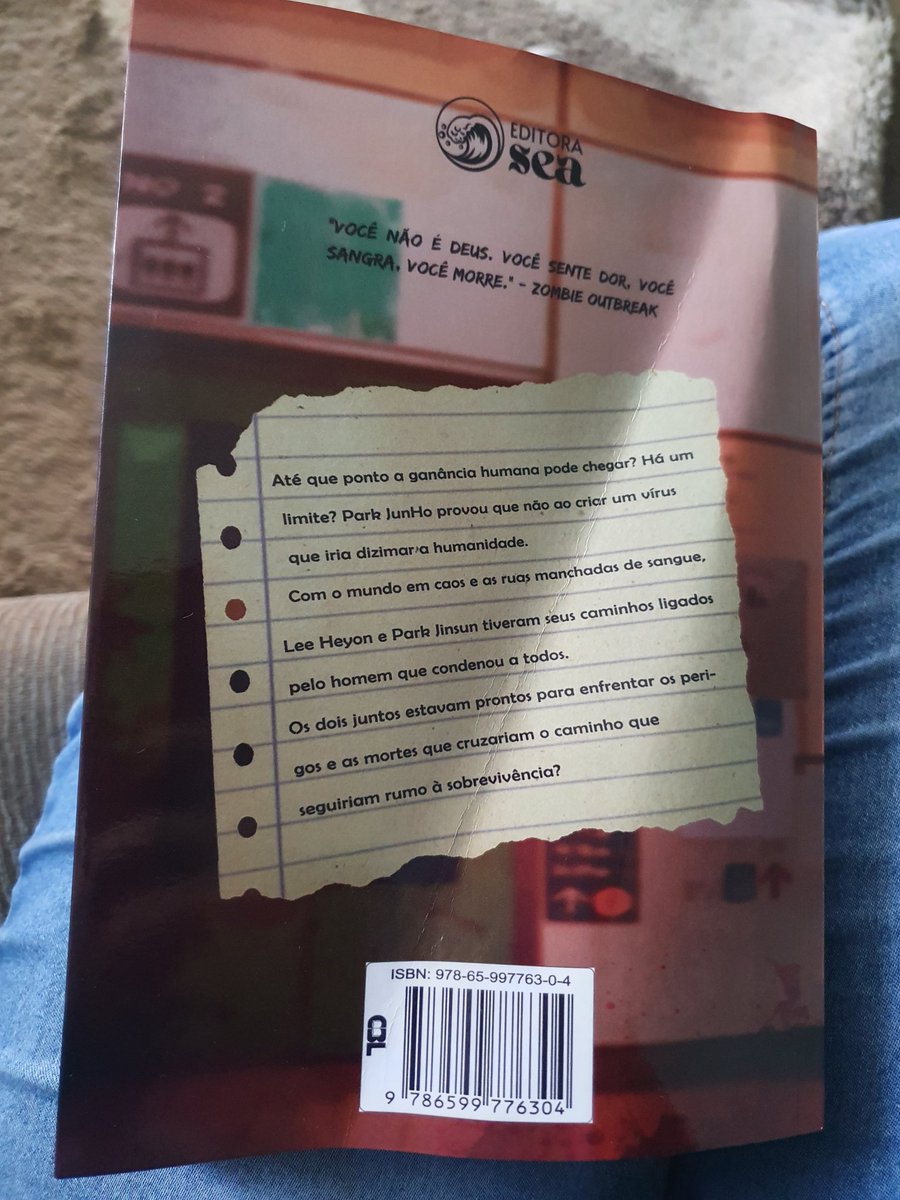 artevkoo's tweet photo. meu livro veio tudo amassado😭😭😭😭😭😭😭 https://t.co/BTYGN3R7Ps