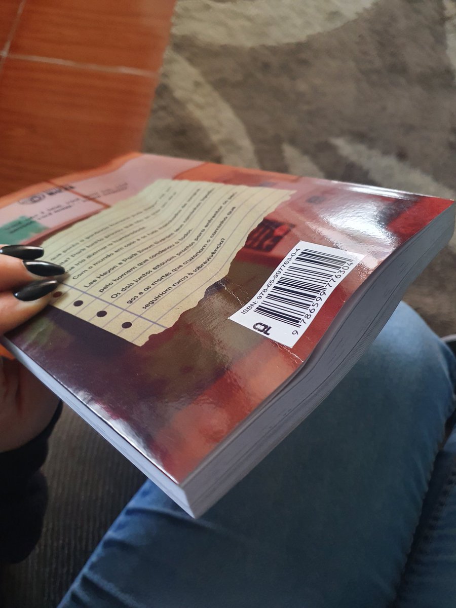 artevkoo's tweet photo. meu livro veio tudo amassado😭😭😭😭😭😭😭 https://t.co/BTYGN3R7Ps