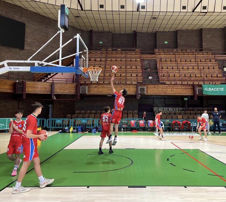 CBCiudadReal's tweet photo. ❤️🏀👏🏻👏🏻…y por fin llegó la primera victoria de nuestro junior masc aut SASEGUR CB Ciudad Real… Será la primera de muchas de este extraordinario grupo de jugones y grandes amigos… Vamossss chicos!!!!💪🏻🏀❤️

#JuegaConCEBE 
#BECARES 
@SasegurSL 
@SomosGlobalcaja 
@CR_Deporte https://t.co/9zceGWUKS0