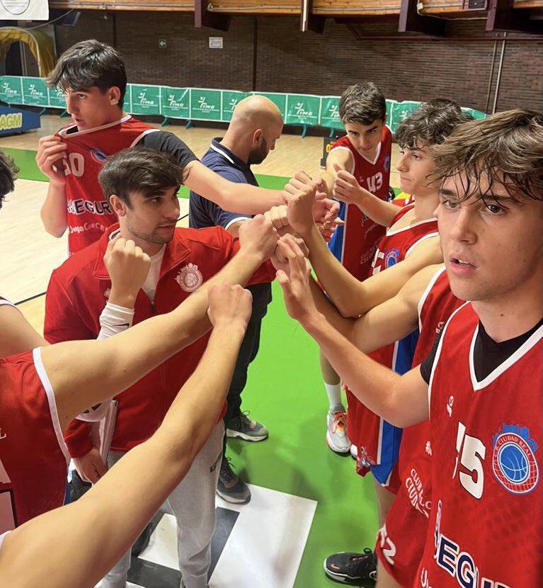 CBCiudadReal's tweet photo. ❤️🏀👏🏻👏🏻…y por fin llegó la primera victoria de nuestro junior masc aut SASEGUR CB Ciudad Real… Será la primera de muchas de este extraordinario grupo de jugones y grandes amigos… Vamossss chicos!!!!💪🏻🏀❤️

#JuegaConCEBE 
#BECARES 
@SasegurSL 
@SomosGlobalcaja 
@CR_Deporte https://t.co/9zceGWUKS0