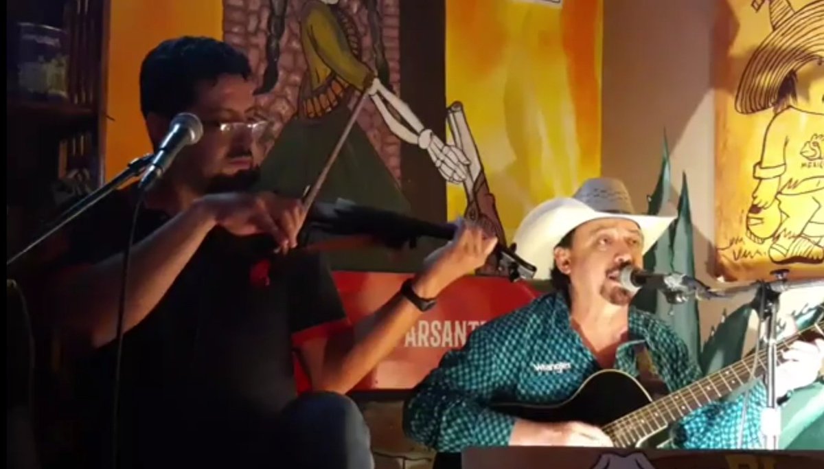 GamerosGerardo's tweet photo. Desde el rincón vaquero en acústico bohemia https://t.co/H8dtwpNsiL