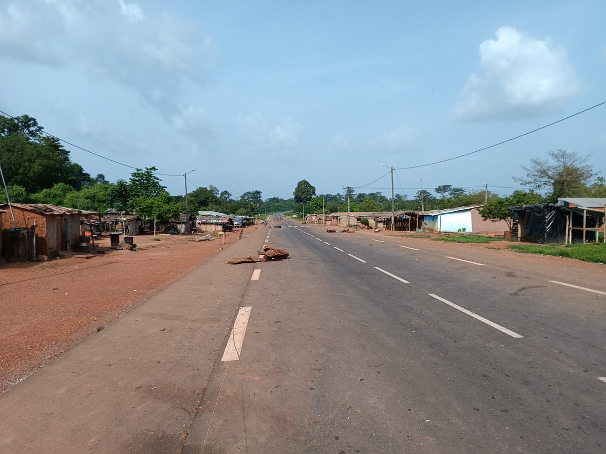 FredericGoreBi's tweet image. La voie #Bocanda-#Ananda dans l'objectif de mon Redmi 11 Pro ...Merci au Chef l'Etat @AOuattara_PRCI pour avoir réalisé cette route pour le bonheur des Populations des régions de l'Iffou et du N'Zi