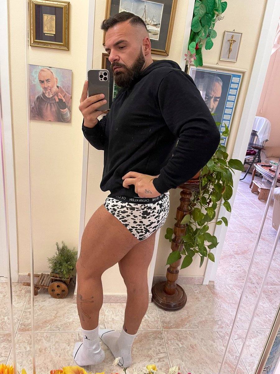 ovi_port's tweet photo. Like a cow🐄
#calvinkleinunderwear #ck #thig #thick #bulge https://t.co/XLhsOoSj9i
