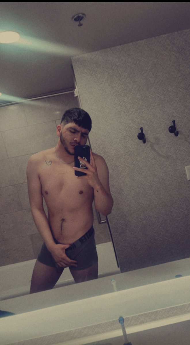 lookingformoi's tweet photo. this pic is for all my new followers love y’all 😉 https://t.co/ugmoTCOSNK