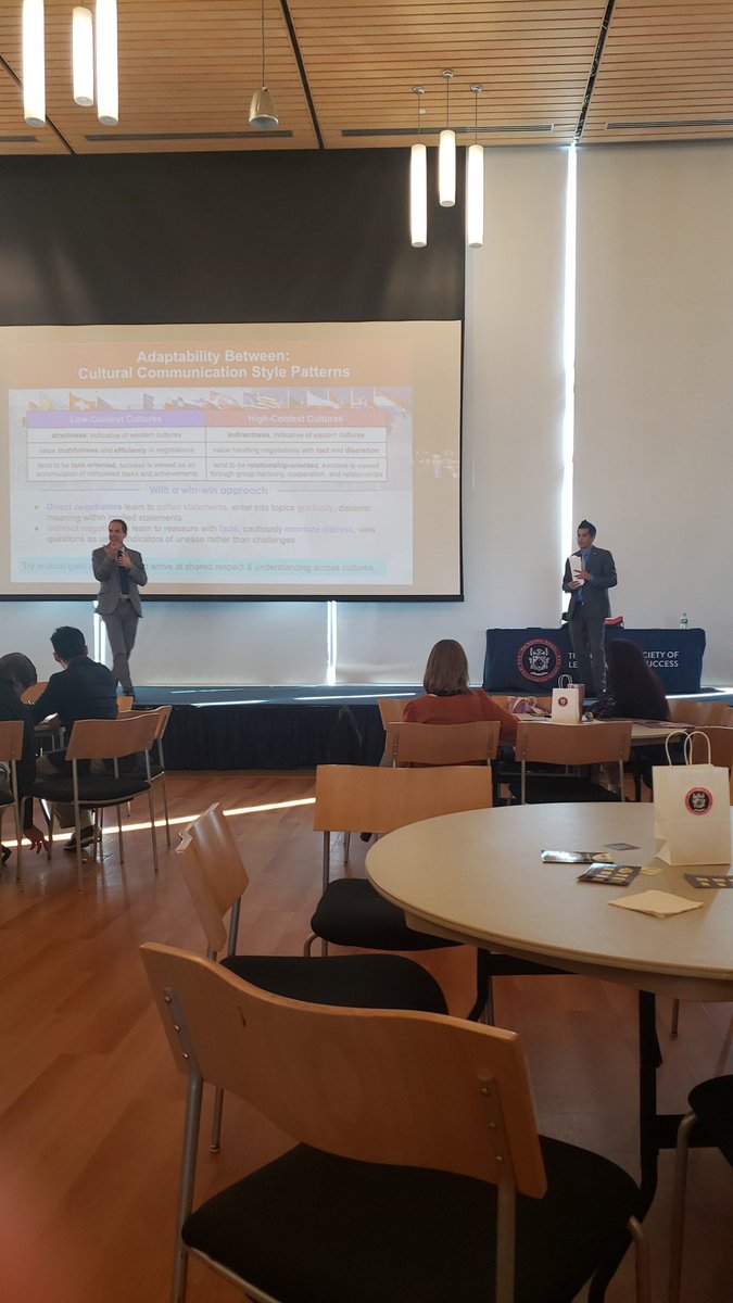 Dongi7's tweet photo. Lead and negotiate in the age of global collaboration. "Today, the sucessful negotiator is not hard or soft, but a CREATIVE negotiator" #NSLSLevelUP https://t.co/4nup3sN20P