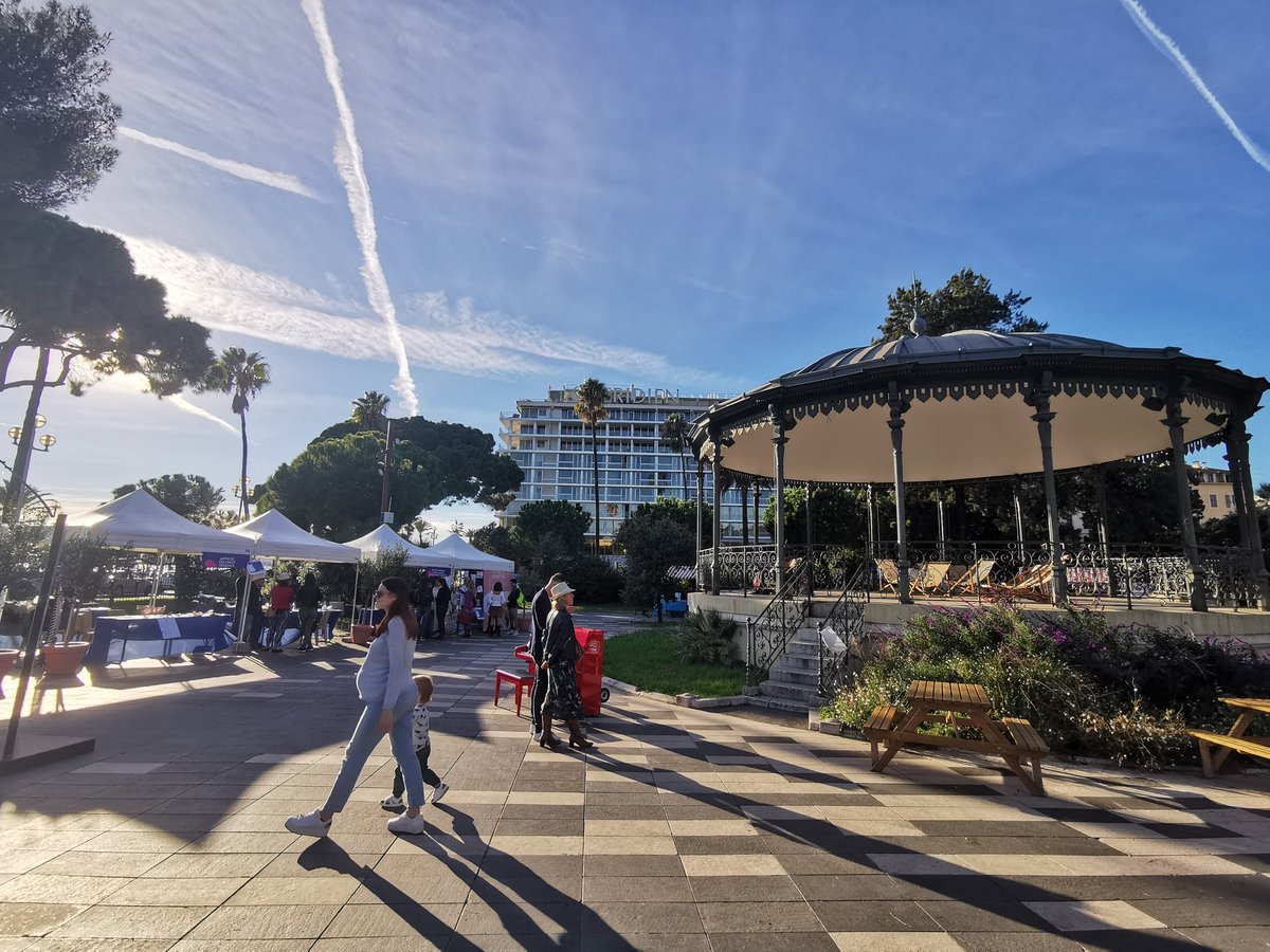 Caf06_actus's tweet photo. La Caf des Alpes-Maritimes était aux côtés de la Ville de Nice et de ses partenaires à la journée de la femme enceinte. Rencontres,échanges,informations avec des parents et des futurs parents ont rythmé le déroulé de la journée
#caf06 #villedenice #reseauparents06 #monenfant.fr https://t.co/RqFsDXP7fW