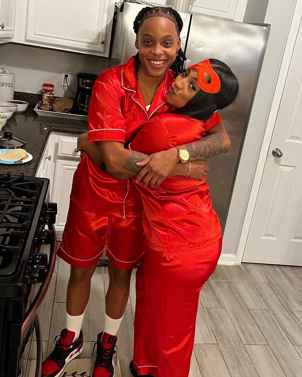 chanteriaunique's tweet photo. Just started a YouTube Channel y’all subscribe to our shit!❣️🫶🏽🌈 #lesbiancouple #blacklove #lesbianworld #yumiiiloveee #youtubeshorts #atlcouple #darNunique #TikTokLive 

https://t.co/NVlFWeLKPk https://t.co/p5L1zDsiH8