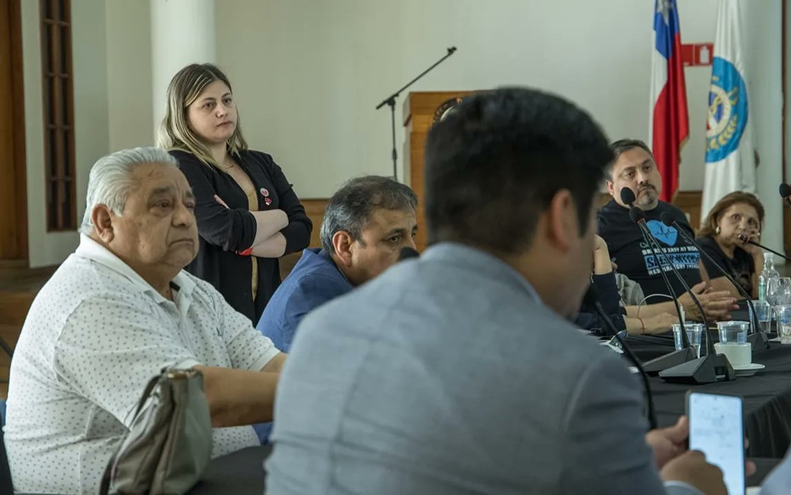 ChileMatrones's tweet photo. 🔴COLMAT participó de jornada de trabajo por la actualización del libro V del Código Sanitario. En la instancia estuvieron presentes autoridades del Minsal y representantes gremiales de la salud. El #COLMAT estuvo representado por su secretaria nacional, Eileen Estrada. https://t.co/qqV2CbJ8sS