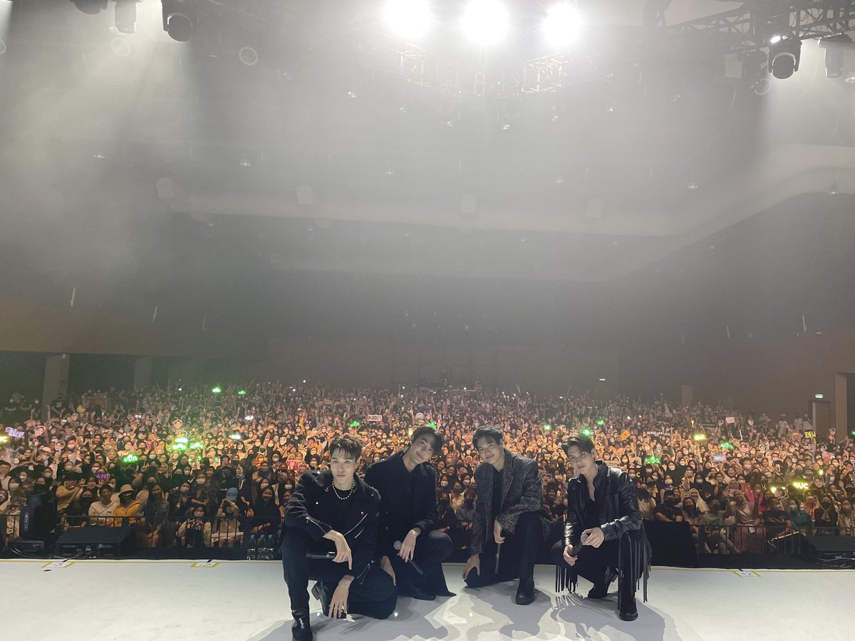 GMMTV's tweet photo. Thank you Malaysian fans 👏🏻

#ShootingStarinKL 
#GMMTV https://t.co/AzrSVBckWM