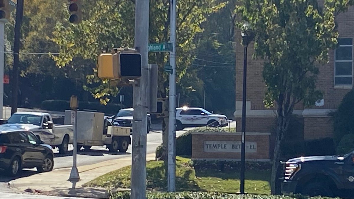 StopAntisemites's tweet photo. We are horrified to learn a Birmingham, Alabama man attempted to set the Temple Beth-El synagogue on fire yesterday

FBI arrested the man after a propane tank &amp; clothing were set on fire in the synagogue's basement

An unattended backpack was also found outside (continued) https://t.co/HGVWfLGxFp