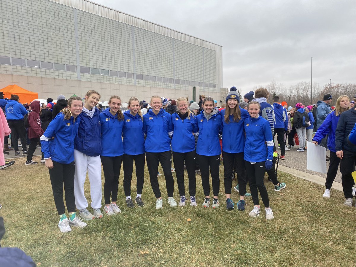 StmaAd's tweet image. Congrats to @STMAXC on their 6th place finish at the State Cross Country Meet at St. Olaf today. Senior Natalie Cocking led the Knights finishing 20th overall and earning All-State!  Great job runners and coaches. #knightpride