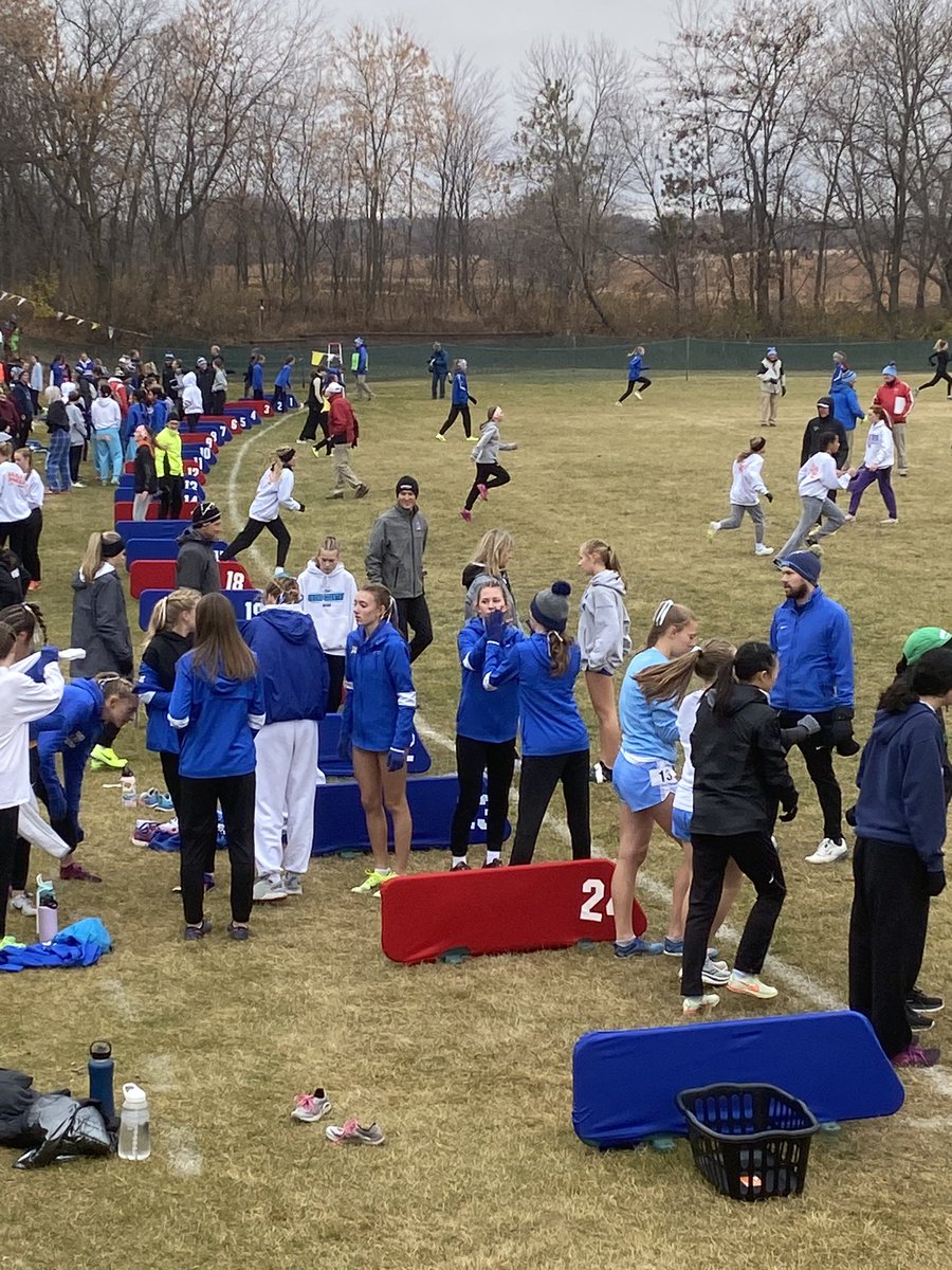 StmaAd's tweet image. Congrats to @STMAXC on their 6th place finish at the State Cross Country Meet at St. Olaf today. Senior Natalie Cocking led the Knights finishing 20th overall and earning All-State!  Great job runners and coaches. #knightpride