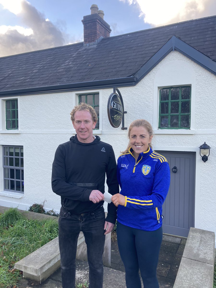 Thanks to our local bar <a href="/TumbledownBarMG/">Tumbledown Bar</a> for their donation towards our senior ladies Ulster campaign. <a href="/colmmccoy1/">colm mccoy</a> is pictured here presenting a cheque to  senior ladies captain Cathy Carey