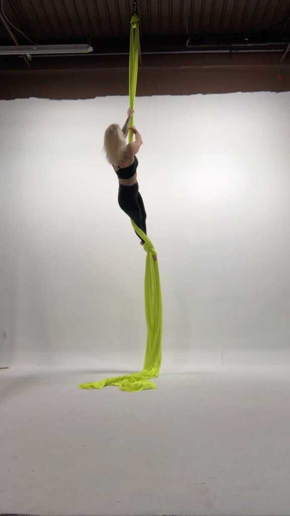 ascentatx's tweet photo. Still Euphoric
#aerial #aerialsilks #silks #aerialist #aerialistofig #orlandoaerialist #aerialart #aerialdance #aerialdancer #dance #dancer #art #circusarts #fit #fitness #orlandofitness #aerialposes #cirquelife #aerialchoreography #aerialinspo #cirqueg… https://t.co/jCCfTfFIjg https://t.co/WJFeZKdXiE