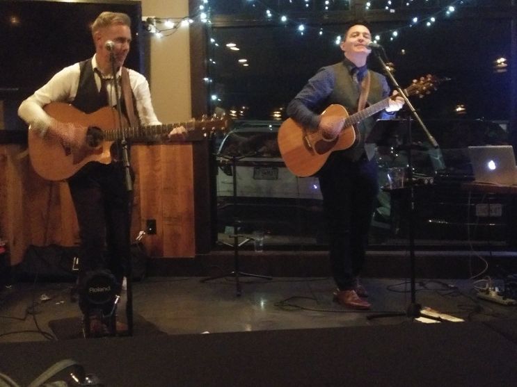 NHDonna's tweet photo. Made a quick trip to St. Louis this week to catch my favorite singers doing what they do best!   Thank you Neil &amp; Ryan for a fabulous evening!  And thank you to the ladies who made the days so much fun...so great to be together! @RyanKellyMusic @neilbyrne_CT https://t.co/rjQCz62sJY