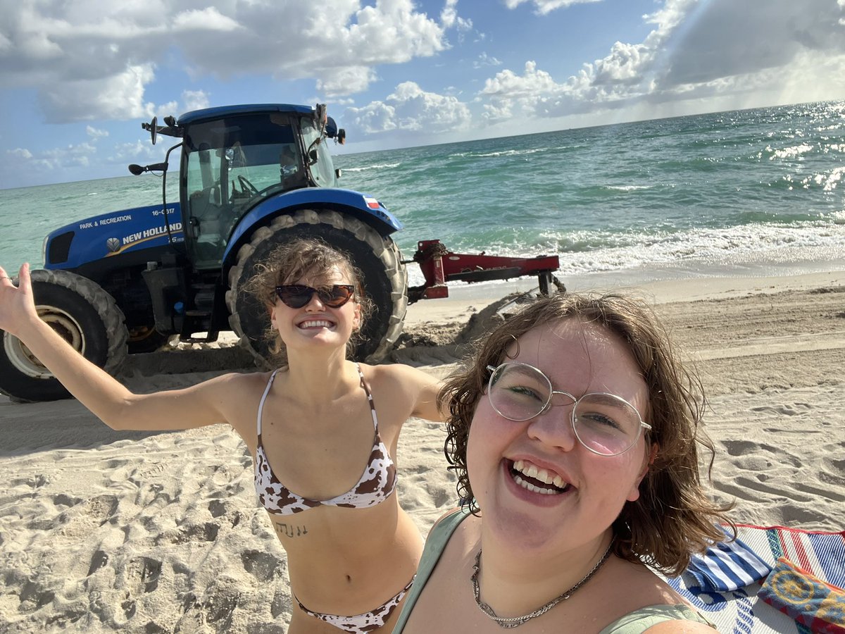 keyyruh's tweet photo. woke up at the beach🌞🌊 https://t.co/pZAxPRo5Ww