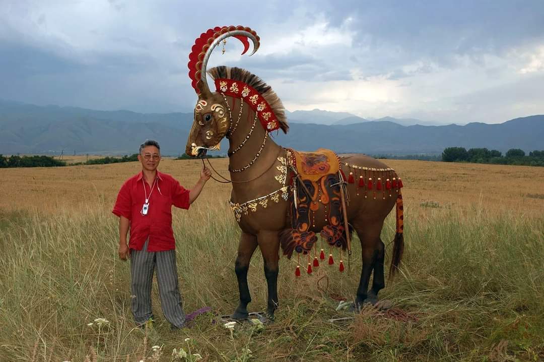 Modern reconstruction of a 2500 year old Scythian horse armor that was unearthed in the Altai Mountains in Siberia.

© Peter Voyé

#archaeohistories
