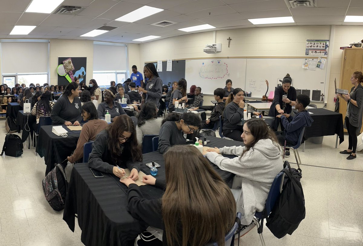 dytweets's tweet photo. #adayinthife@stmargueritedy! Our grade 8 students got to experience what being a d’Y student is all about! We look forward to welcoming you back as a member of the pack in September!!! https://t.co/ZSuMvpYniY