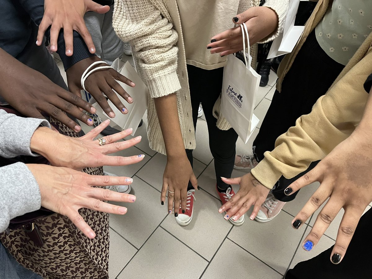 dytweets's tweet photo. #adayinthife@stmargueritedy! Our grade 8 students got to experience what being a d’Y student is all about! We look forward to welcoming you back as a member of the pack in September!!! https://t.co/ZSuMvpYniY