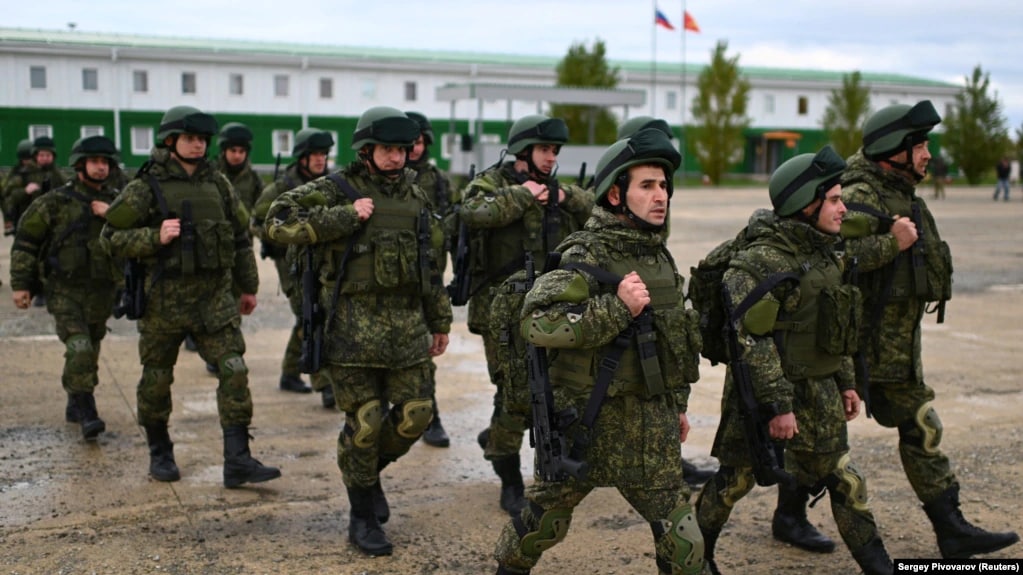 HannaLiubakova's tweet photo. Russian conscripts are trained in #Belarus due to the shortage of training staff in Russia, munitions and facilities, according to British intelligence. Yet another piece of evidence of how Lukashenka is complicit in the Russian war against Ukraine. He is a war criminal https://t.co/QiAhbCC38T