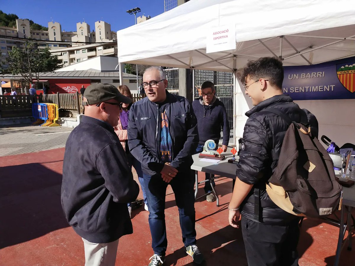 PSCMontcada's tweet photo. 🔴Fira de Comerç al barri de Can Cuiàs a #Montcada i Reixac
🌹Matí de paradetes amb el Candidat a l'alcaldia @BartolomeEgea i altres companys i companyes
➡️Podeu apropar-vos fins a les 14h a la pista del Parc Blau de #cancu
♥️Per una ciutat unida, segura i amb futur
#sompsc https://t.co/9Z2iLM1kDz