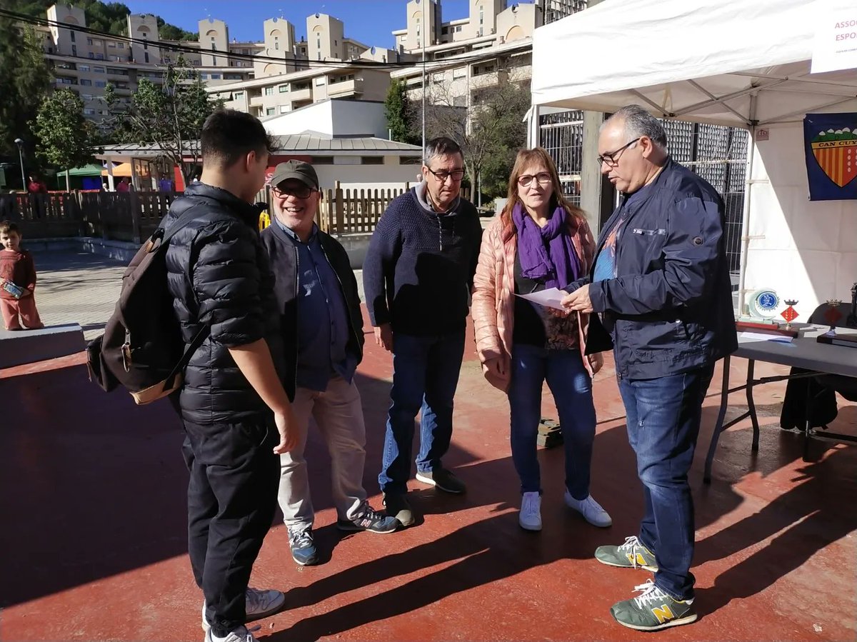 PSCMontcada's tweet photo. 🔴Fira de Comerç al barri de Can Cuiàs a #Montcada i Reixac
🌹Matí de paradetes amb el Candidat a l'alcaldia @BartolomeEgea i altres companys i companyes
➡️Podeu apropar-vos fins a les 14h a la pista del Parc Blau de #cancu
♥️Per una ciutat unida, segura i amb futur
#sompsc https://t.co/9Z2iLM1kDz