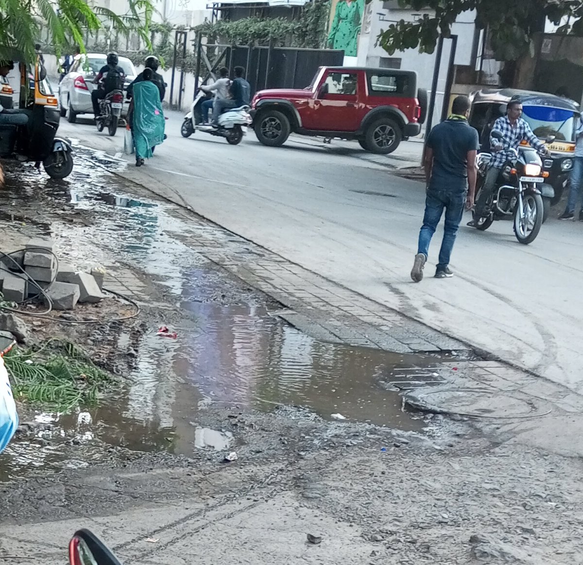 Nelsonelden's tweet photo. #pmc  health of people near amanora at risk. drainage overflowing. #amanora #pmc #hadapsar #HealthIsWealth https://t.co/CW87Ka0Yvm