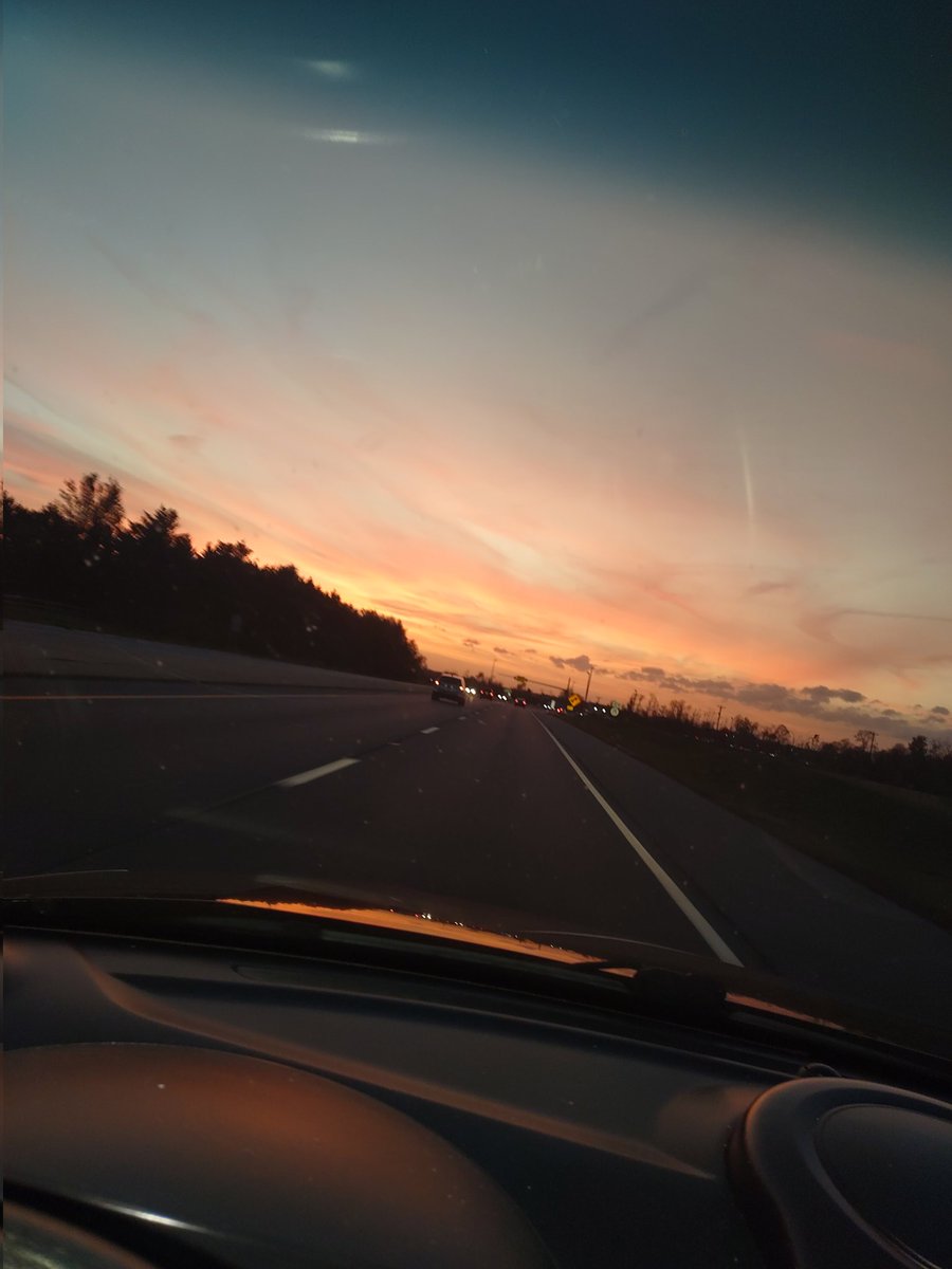 JillMotes's tweet photo. Good Morning . So done with moving , getting shit together ,,, and so on !!! Have a beautiful weekend https://t.co/ay8VCtzmAF