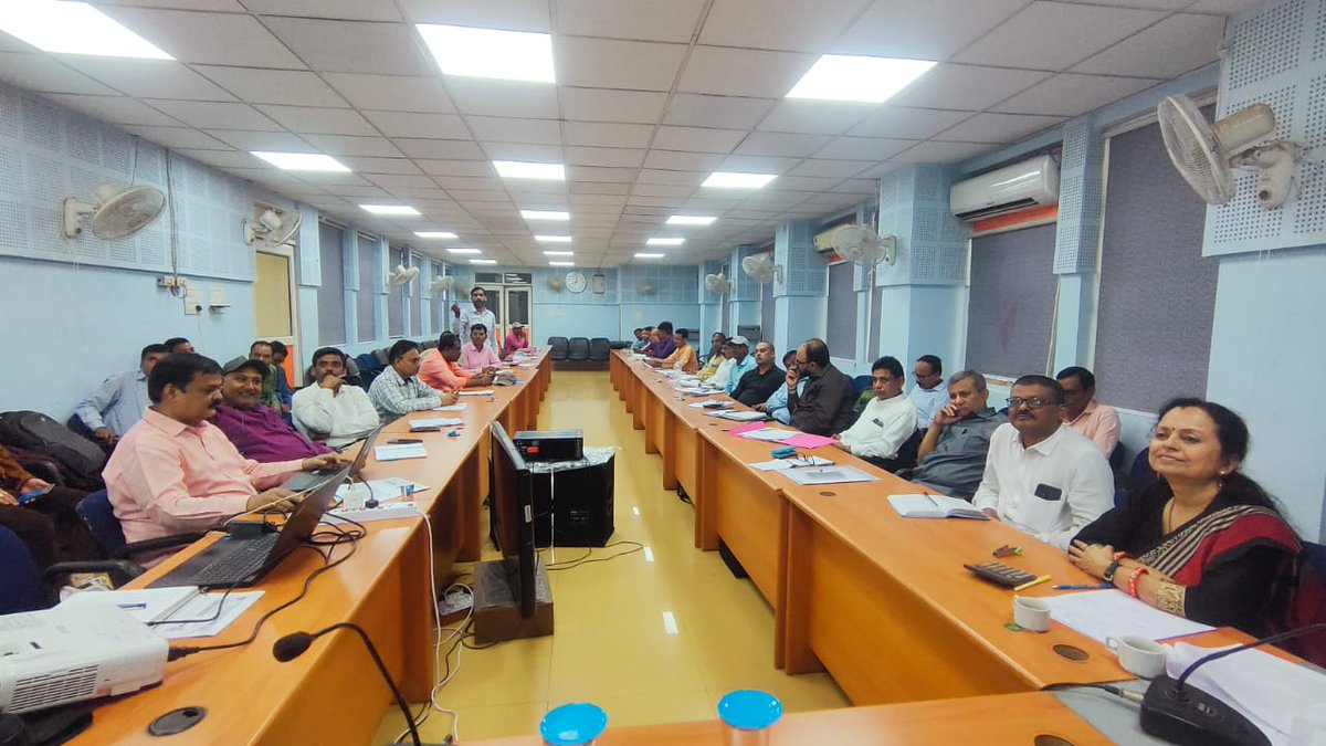 BiharEducation_'s tweet photo. (2/2)तथा शिक्षक शिक्षा की गतिविधियों की समीक्षा हेतु सभी जिलों के शिक्षक शिक्षा प्रभारियों की एक दिवसीय बैठक की गई।
@ciet_ncert
#VidyaAmritMahotasav
#Microimprovement
#MIP
#microimps
#BiharEducationDept https://t.co/M3qmOvfPra
