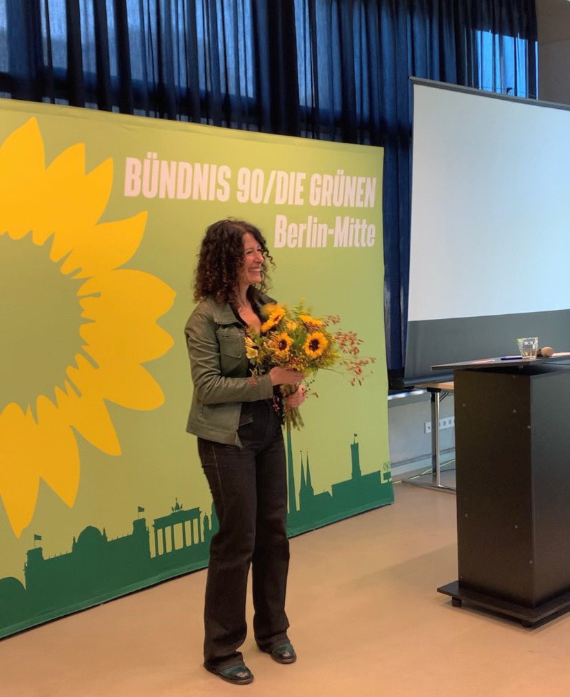 gruenemitte's tweet photo. „Das sind unsere Wurzeln und das müssen sie auch bleiben!”Unserer Stargast @Bettina_Jarasch gibt bei unserem #MitteLab 2 wichtige Impulse für unsere Workshops und zukünftige grüne Politik. (gs) https://t.co/02eWr5hJbu