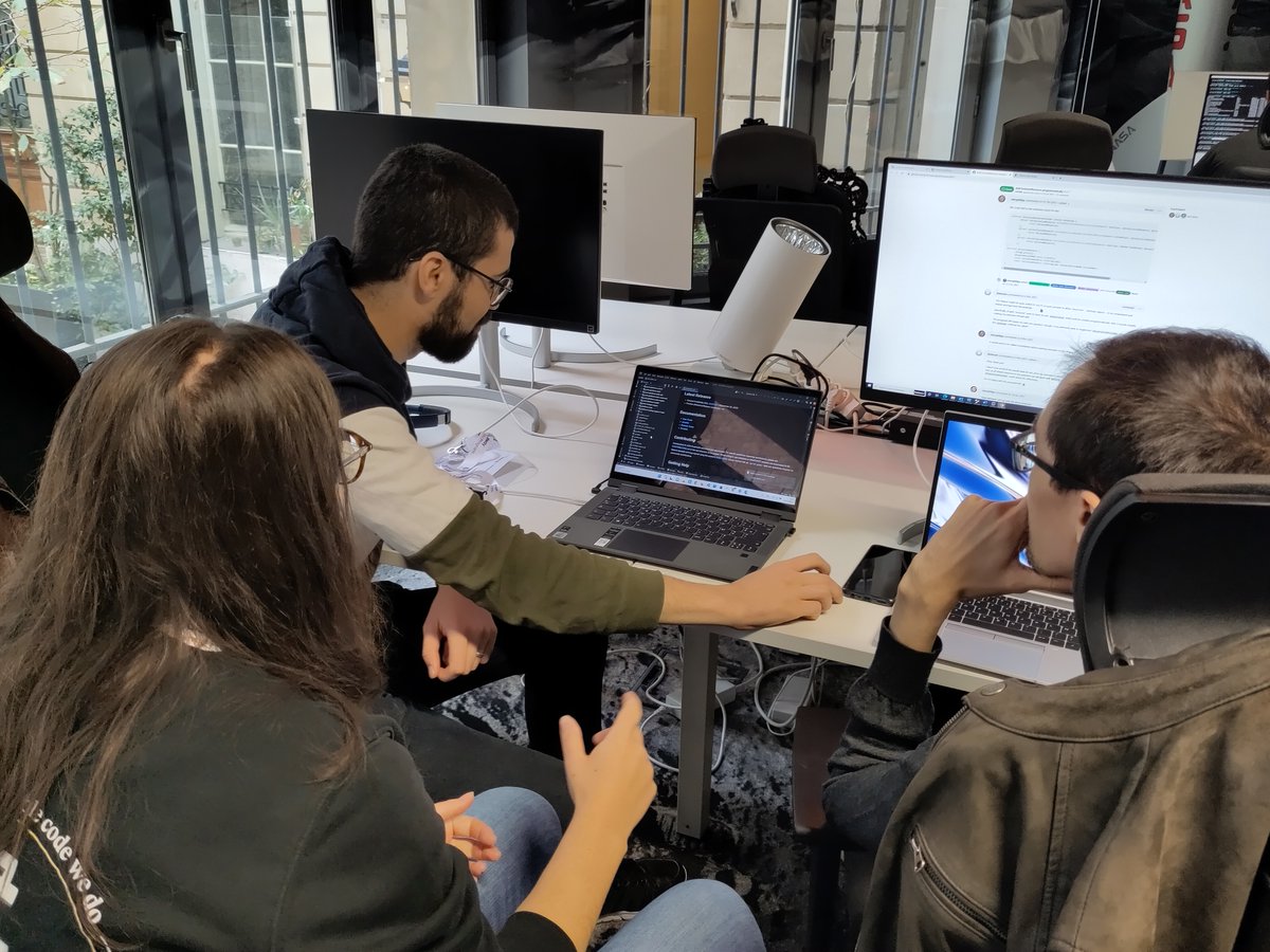 hack.commit.push tweet media