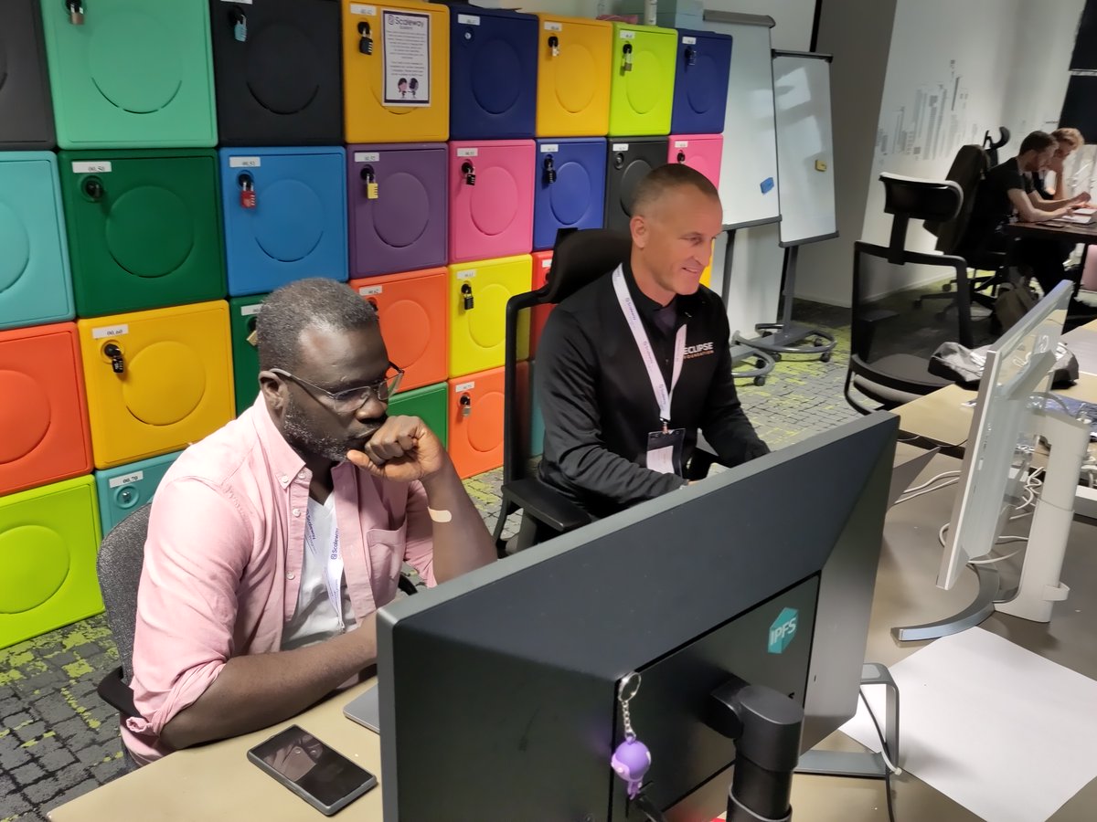 hack.commit.push tweet media