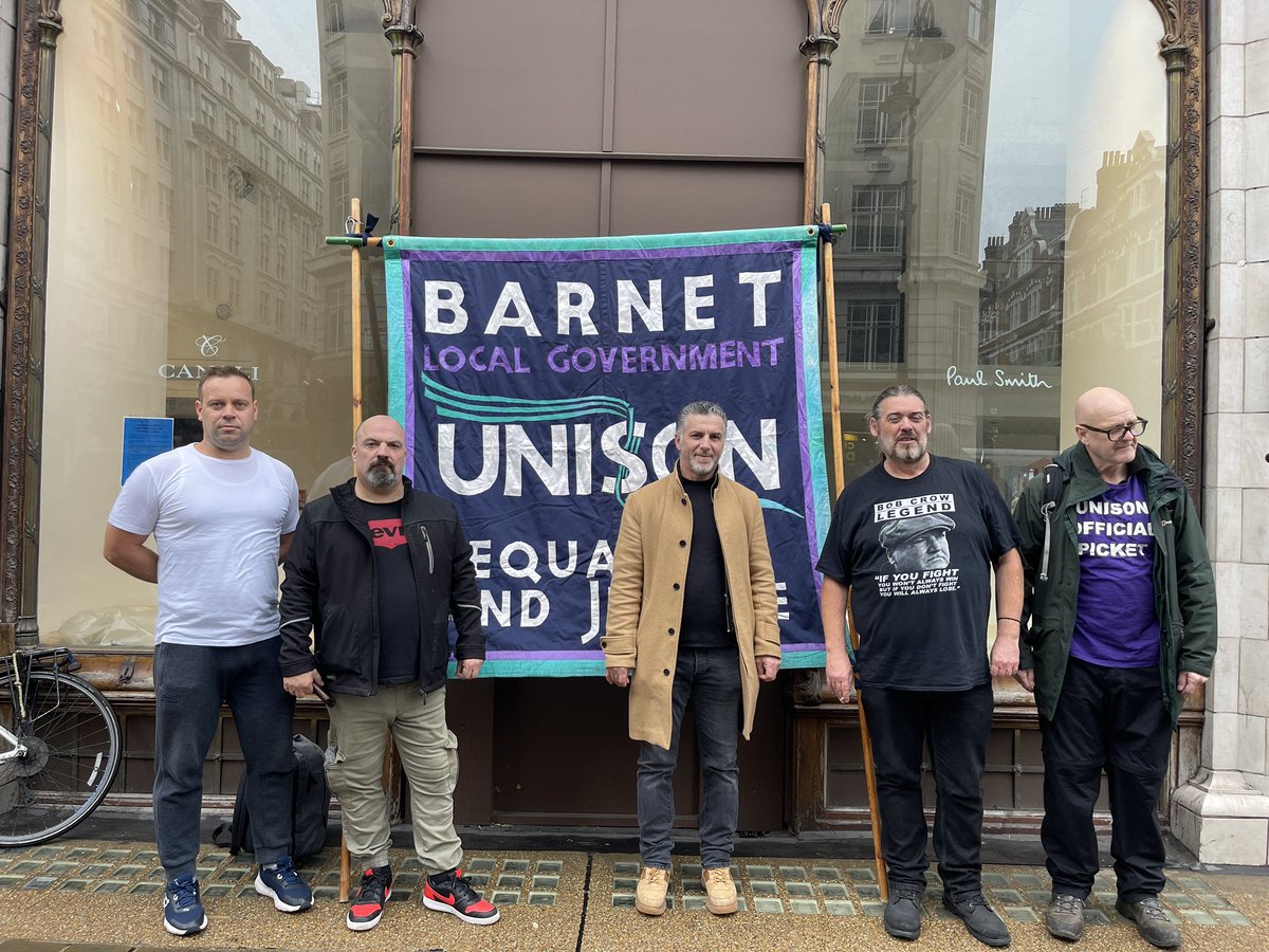 I am next to the Savoy Hotel with these guys who won the battle against Labour group in Barnet Council for a fair pay for their injured co worker. Joining the big march against austerity at the embankment soon. 👊🏽👊🏽👊🏽👊🏽 @patdevereaux @jeremycorbyn @LauraPidcock @LauraAlvarezJC