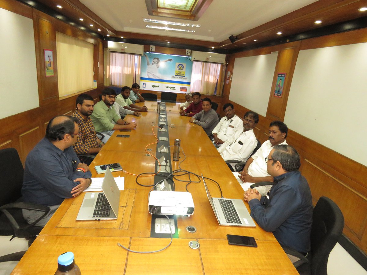 BPCRetailSewree's tweet photo. As part of Vigilance Awareness week, integrity pledge followed by a brief presentation was administered to Transporters of Sewree Installation.
#VigilanceAwarenessWeek2022 #CVC #CVOBPCL
@BPCLimited @BPCRetail @rakeshsinhabpc https://t.co/nCdcn18rZ0