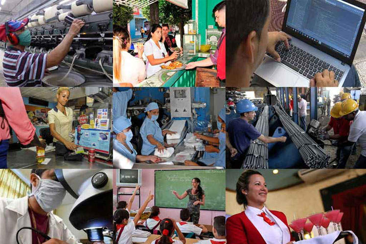 A concretar desde cada colectivo laboral la eficiencia en la generación de bienes y servicios y el control del consumo eléctrico, llamó <a href="/DrRobertoMOjeda/">Dr. Roberto Morales Ojeda</a> en encuentro con dirigentes sindicales de toda #Cuba🇨🇺. #MejorSinBloqueo #CubaViveYTrabaja <a href="/DiazCanelB/">Miguel Díaz-Canel Bermúdez</a> @CubaCentral