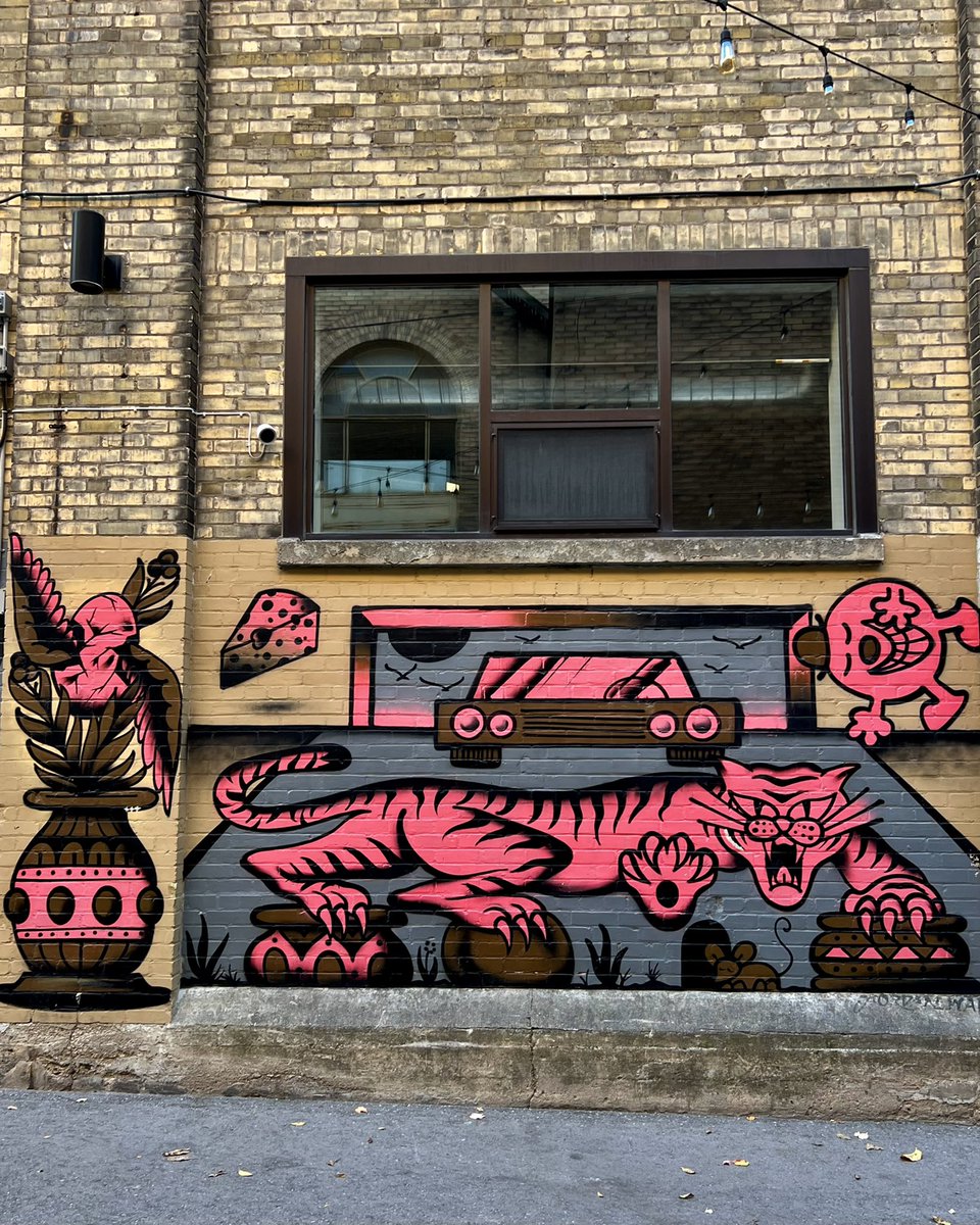 SAZKY_tweets's tweet photo. Strategy n' stroll at @StryveMarketing! 

Let our minds wander with tons of brainstorming for our agency's future followed by a walking tour wandering through KW to learn about local murals.🚶🖼

#AgencyLife #MarketingTwitter #MarketingAgency https://t.co/bNIcRhCVi0