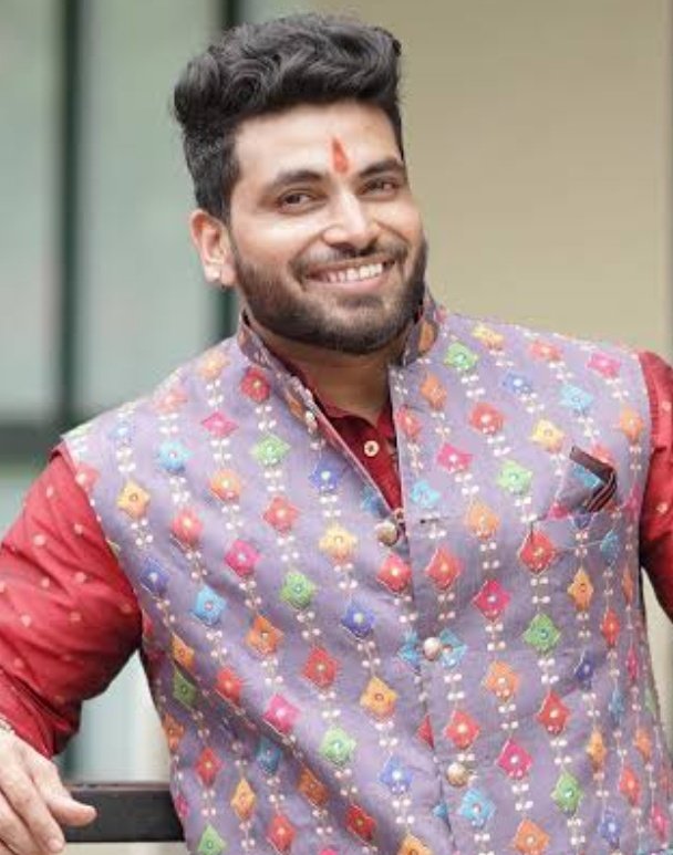 Chourasiajyoti1's tweet image. Now it's #ShivThakre vs #PriyankaChaharChoudhary 
Whose side are you on?

Like for #ShivThakre𓃵
Retweet for #PriyankaChaharChoudhary𓃵
.
.
.
.
#ShivThakare𓃵 #ShivKiSena #PriyankaPaltan #ShivIsTheBoss #PriyankaIsTheBoss #shibdu #PRIYANKIT #shivthakare #PriyankaChaharChoudhary𓃵