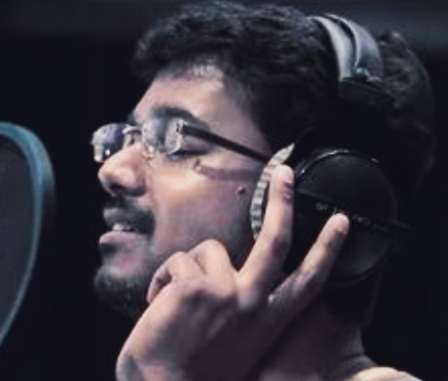 tamizhanlogesh's tweet photo. @SVC_official @actorvijay @manasimm @MusicThaman @Lyricist_Vivek @directorvamshi @iamRashmika @AlwaysJani @TSeries 🎉⚡🔥💣🎉⚡🔥💣
Sincere thanks for ALL
Thalaivaaaa @actorvijay 
Love you to the core!

#MyAddiction &amp; #MyEverything
#SingerVIJAY ADDICTION BEGINS!

🔥🙌🙏 #ThalapathyVijay 
🎤🎧🎸 #Ranjithame VIBE #OnLoop
🔥🙌🙏 @MusicThaman 

#VarisuFirstSingle 
#VarisuPongal 
#Varisu https://t.co/ER7OmMqOye