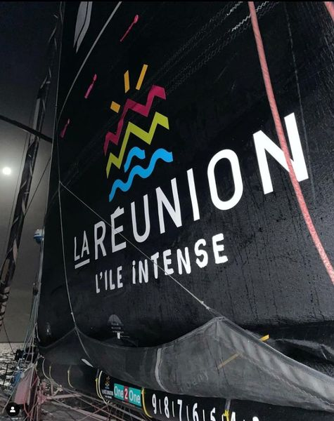 RtlReunion's tweet photo. 🔴 Le départ de la #RouteDuRhum2022 reporté en raison des conditions météo 🌊💨 Victor Jost forcément un peu déçu... mais toujours combatif ➡️la réaction du Réunionnais en exclusivité dans le journal de 17h sur RTL Réunion #GroupeCRCTeamVoile #GoVictor https://t.co/dopzWkeoFX