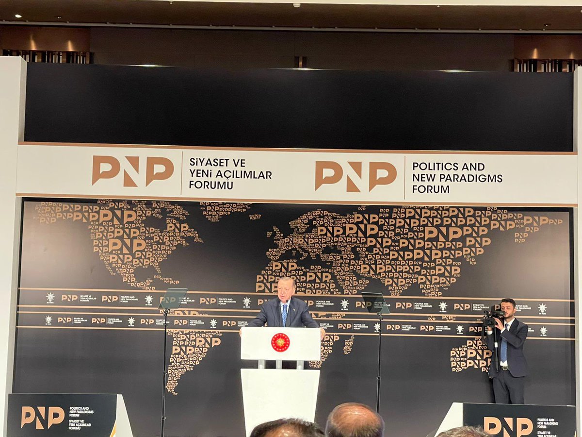 CengizDMRKY47's tweet photo. Cumhurbaşkanımız Sn.@RTErdogan’ın teşrifleri ve hitaplarıyla gerçekleştirilen 21.Yüzyılda Siyaset ve Yeni Açılımlar Forumu kapanış Programından…📷

Muhabbetle, Hürmetle…@Akparti 
@mustafasenbd @avmetintarhan
#PNPForum #RethinkingPolitics #PoliticsforAll @PNPForum 

📍İstanbul https://t.co/H6l0EBNtLX
