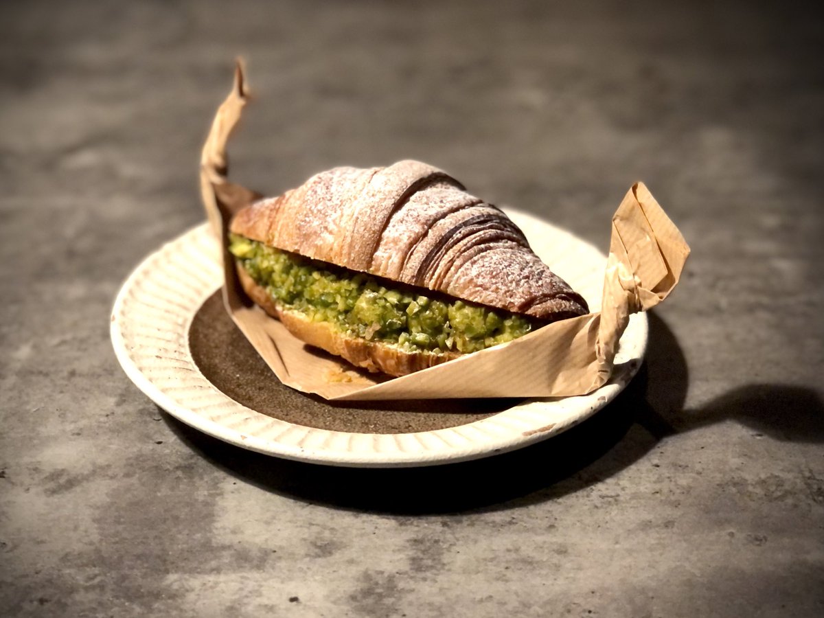 ZAIMAX555KZ's tweet photo. 510ｻﾝから頂きました🥐

ぅぅぅうまぁっ‼️
ピスタチオとマロンクリームのクロワッサン🥐🥐
めっちゃ美味い😋
ご馳走様でした☕️
 #ブーランジェリーパティスリーエイジ https://t.co/BfFbOYIuju