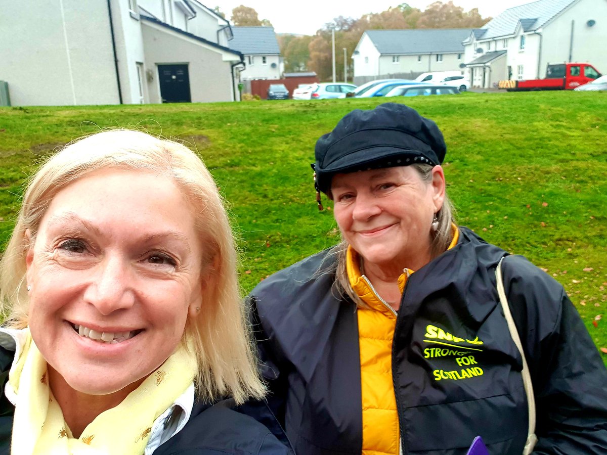 Leafleting in Ness Castle this morning.  Pleased to have Cllr Kate MacLean from Central ward with me.  Other branch members, Amina, Janet and Carol also working hard through the rain. #SNP #YES