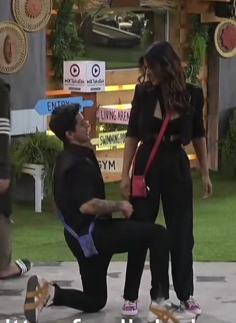 Anu_sha12's tweet photo. Aren't they look cute together ??
My #PraNia
ITV SENSATION RUDRA PRATIK
#PratikSehajpal #NiaSharma
#NiaSharmaInJDJ10 https://t.co/kCLKcl5AkM