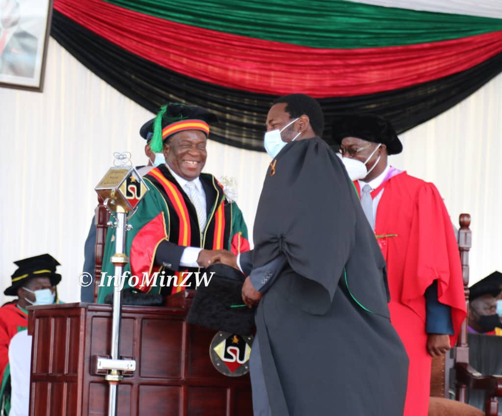 nickmangwana's tweet photo. BRIAN SIBANDA
-Awarded the degree with First Class
-Awarded the VC’s  Prize
-Awarded the degree with University Book Prize 
-Awarded the ED Mnangagwa Chancellor Cash Prize of US$1000 for the Overall Best Graduating Male Student https://t.co/tBhDoTVrmP